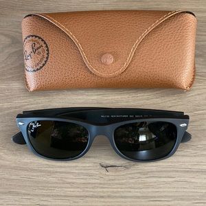 Women’s Ray-Ban Wayfarer sunglasses